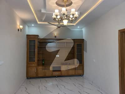 ایف ۔ 17 اسلام آباد میں 6 کمروں کا 8 مرلہ مکان 2.8 کروڑ میں برائے فروخت۔