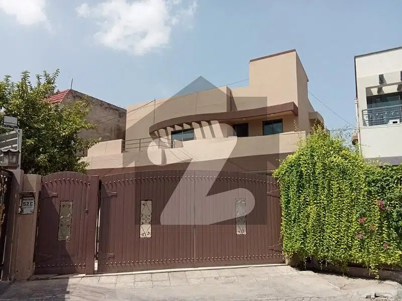 GULBERG,1 KANAL 5 MARLA HOUSE FOR RENT MAIN CANTT LAHORE