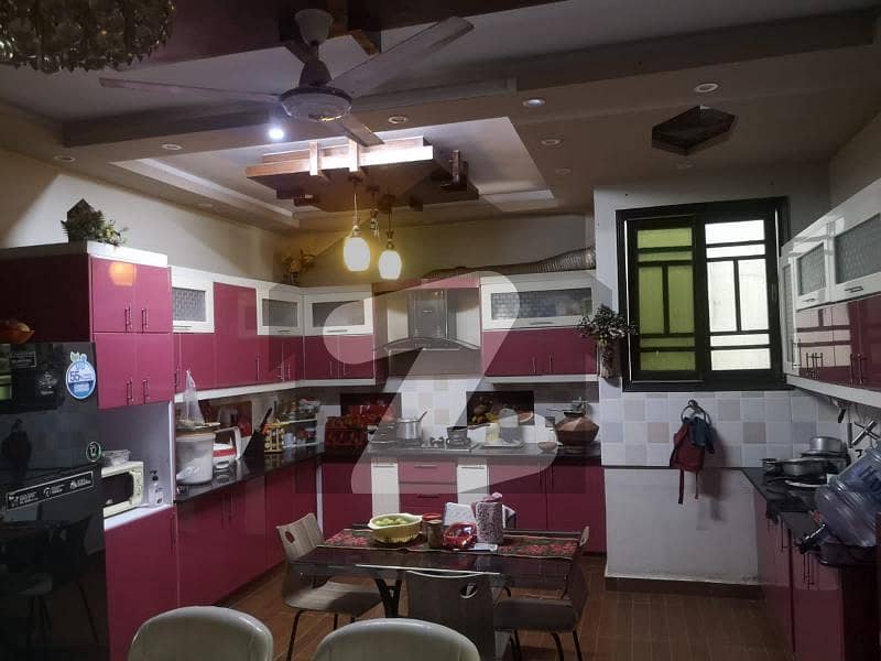 Karachi Gulshan Iqbal block 1 Beautiful House portion for sale 3Bebroom with attached bathroom drawing dining TVl