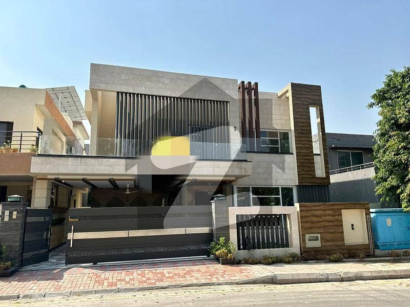 بحریہ ٹاؤن فیز 1 بحریہ ٹاؤن راولپنڈی,راولپنڈی میں 7 کمروں کا 1 کنال مکان 11.5 کروڑ میں برائے فروخت۔