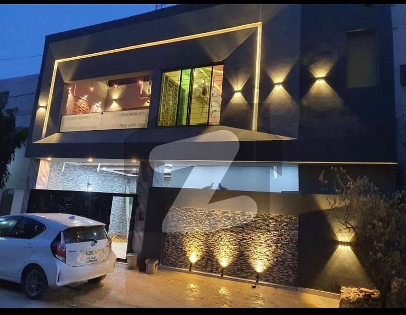 جوہر ٹاؤن فیز 1 جوہر ٹاؤن,لاہور میں 5 کمروں کا 8 مرلہ مکان 3.6 کروڑ میں برائے فروخت۔