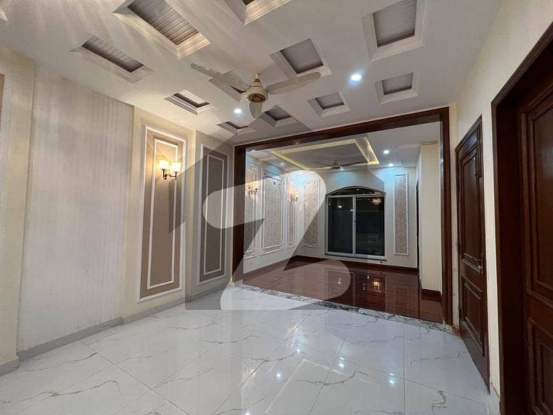 لیک سٹی رائیونڈ روڈ,لاہور میں 6 کمروں کا 7 مرلہ مکان 3.15 کروڑ میں برائے فروخت۔