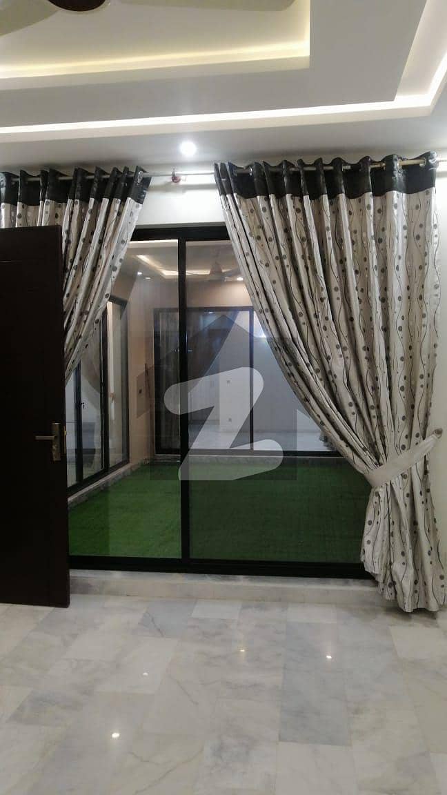 ڈی ایچ اے فیز 7 ڈیفنس (ڈی ایچ اے),لاہور میں 2 کمروں کا 1 کنال بالائی پورشن 70.0 ہزار میں کرایہ پر دستیاب ہے۔