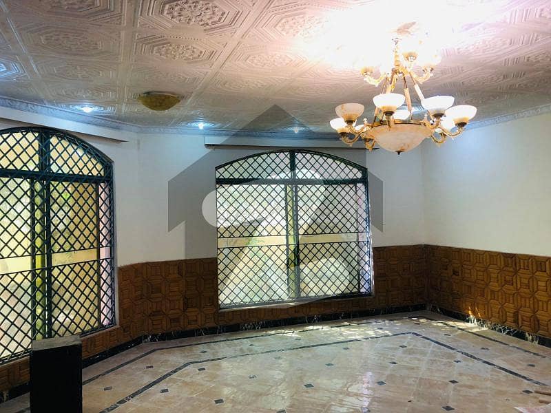 بنی گالہ اسلام آباد میں 7 کمروں کا 16 مرلہ مکان 1.2 لاکھ میں کرایہ پر دستیاب ہے۔