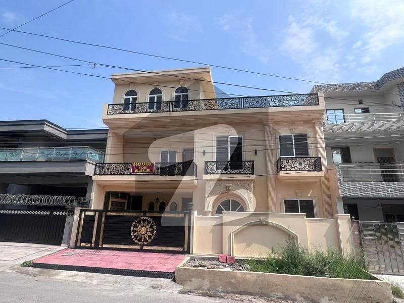 سوان گارڈن ۔ بلاک ڈی سوان گارڈن,اسلام آباد میں 6 کمروں کا 10 مرلہ مکان 4.25 کروڑ میں برائے فروخت۔