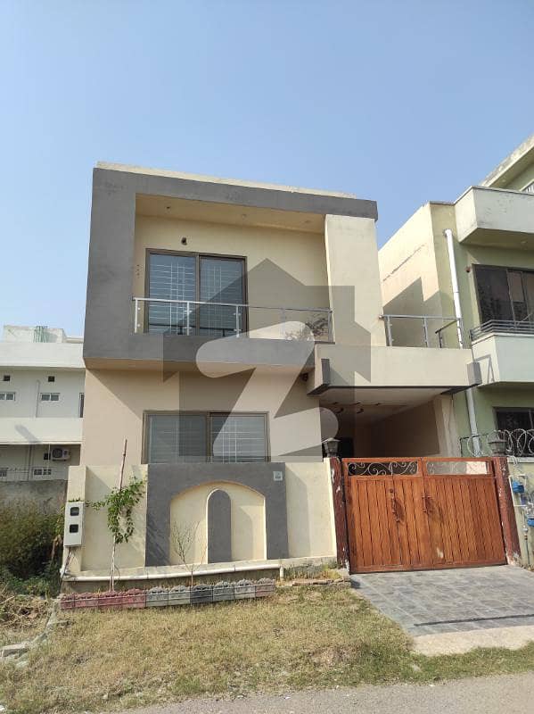 5 Marla Beautiful House Near Markaz is Available for Rent