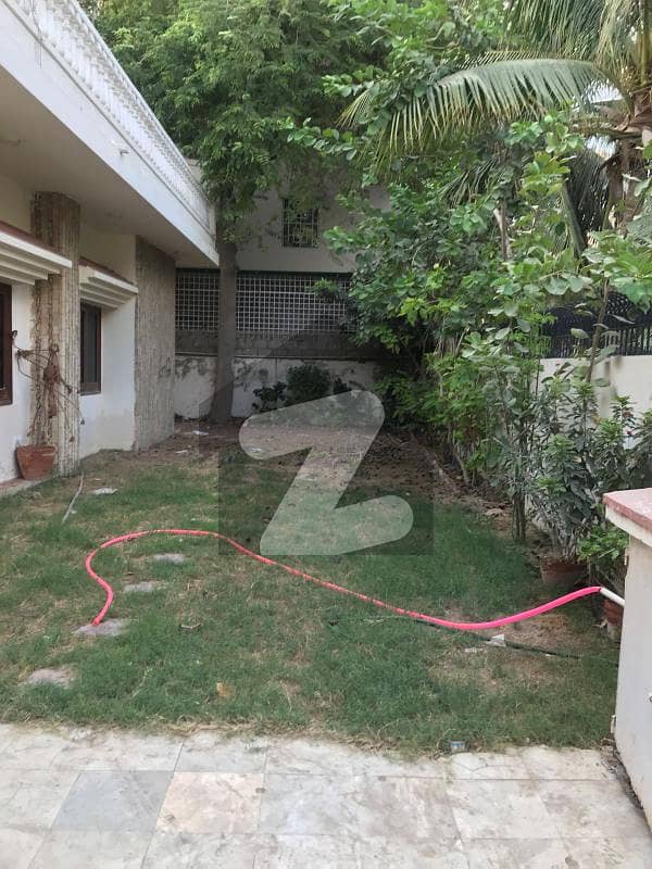 باتھ آئی لینڈ کراچی میں 8 کمروں کا 1 کنال مکان 5.0 لاکھ میں کرایہ پر دستیاب ہے۔