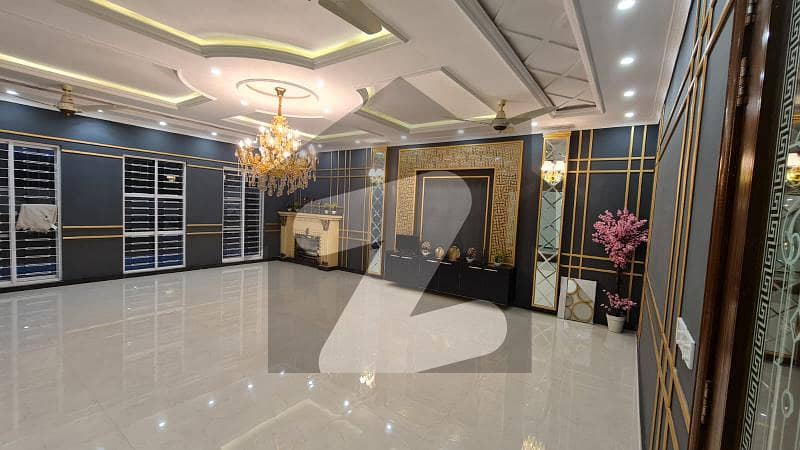 LUXURY FORM HOUSE 70 MARLA FORM HOUSE FOR SALE IN BAHRIA TOWN LAHORE