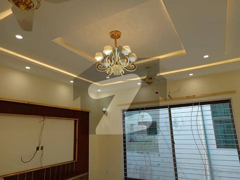 Sial estate offer 1 kanal uper portion for rent in phase 3 brand new uper portion for rent outclass location near markit near school near hospital near masjid McDonald's near hardees 150000