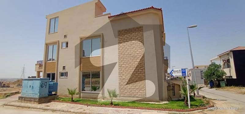 this is good condition used house in phase 8 Safari valley umer bloc 2corr 50 Lake