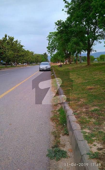 40x80 Service Road East Plot Available For Sale