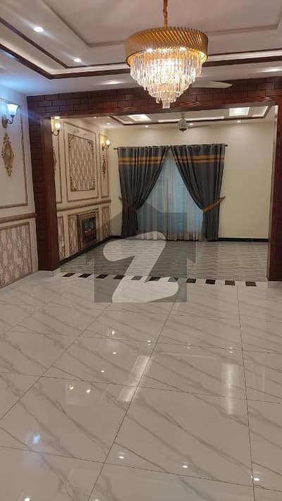 بحریہ ٹاؤن جوہر بلاک بحریہ ٹاؤن سیکٹر ای,بحریہ ٹاؤن,لاہور میں 5 کمروں کا 10 مرلہ مکان 1.0 لاکھ میں کرایہ پر دستیاب ہے۔
