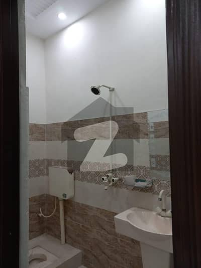مدینہ ٹاؤن فیصل آباد میں 2 کمروں کا 3 مرلہ فلیٹ 28.0 ہزار میں کرایہ پر دستیاب ہے۔