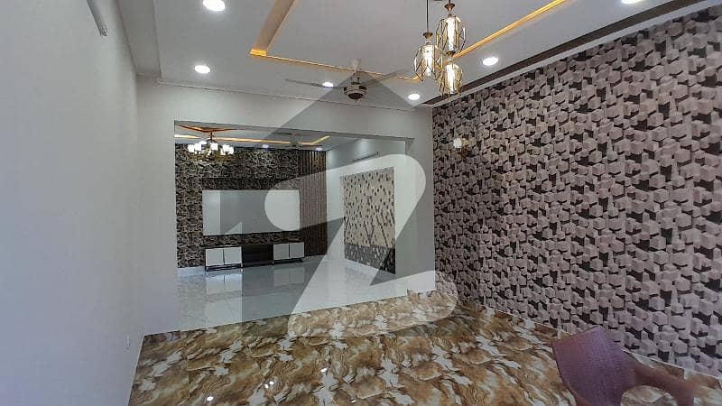 سوان گارڈن اسلام آباد میں 6 کمروں کا 10 مرلہ مکان 4.1 کروڑ میں برائے فروخت۔
