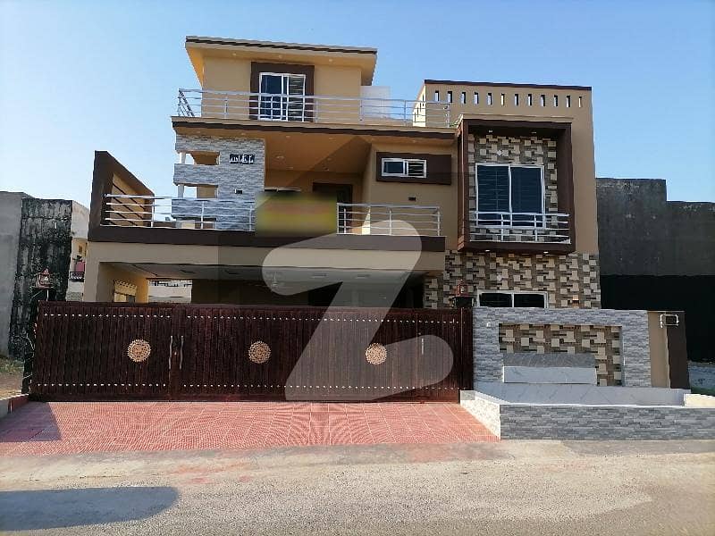 میڈیا ٹاؤن راولپنڈی میں 6 کمروں کا 12 مرلہ مکان 5.75 کروڑ میں برائے فروخت۔
