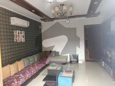 گلبرگ لاہور میں 4 کمروں کا 10 مرلہ مکان 4.75 کروڑ میں برائے فروخت۔