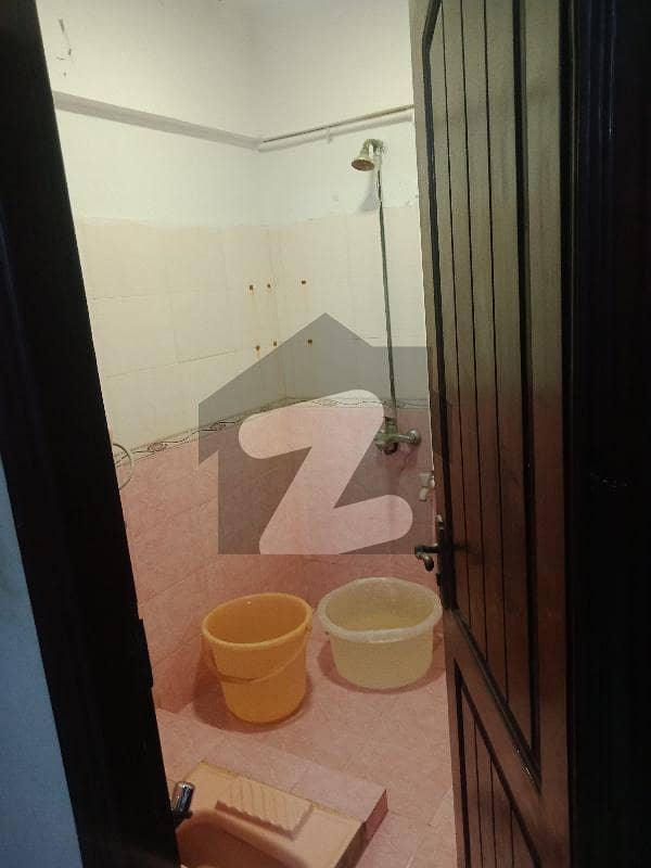 ڈی ایچ اے ڈیفینس کراچی میں 4 کمروں کا 9 مرلہ فلیٹ 3.0 کروڑ میں برائے فروخت۔