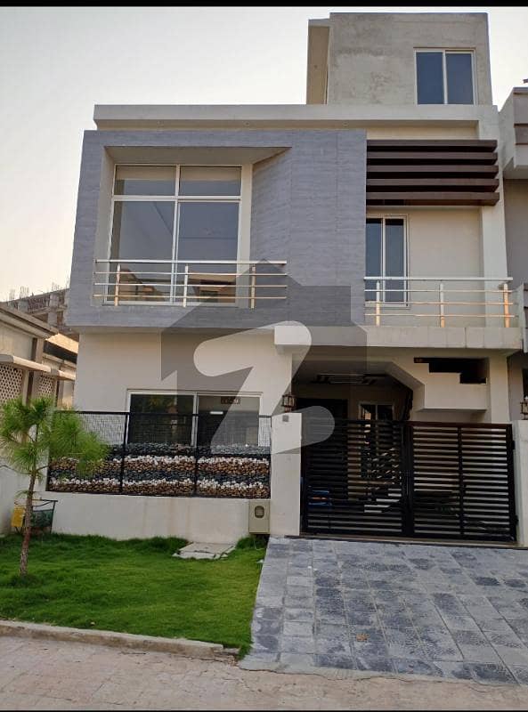brand new 5.5 marla house available for sale in prime location
near to mosque
near to mall
near to islamabad express
near to main road