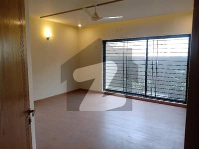 ONE KANAL OUTSTANING LOCATION NEW HOUSE FOR SALE