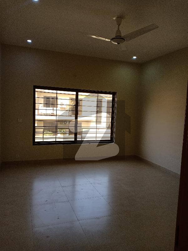 1 Kanal Double Unit House Available For Sale