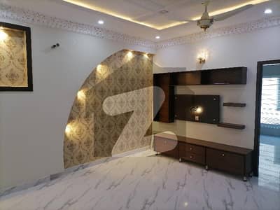 سینٹرل پارک ہاؤسنگ سکیم لاہور میں 4 کمروں کا 5 مرلہ مکان 1.55 کروڑ میں برائے فروخت۔