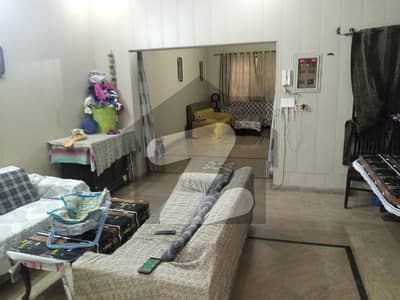 پی آئی اے ہاؤسنگ سکیم لاہور میں 4 کمروں کا 8 مرلہ مکان 2.6 کروڑ میں برائے فروخت۔