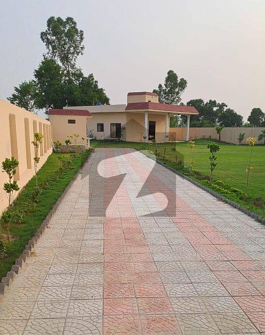 فیروزپور روڈ لاہور میں 3 کمروں کا 8 کنال فارم ہاؤس 2.0 کروڑ میں برائے فروخت۔