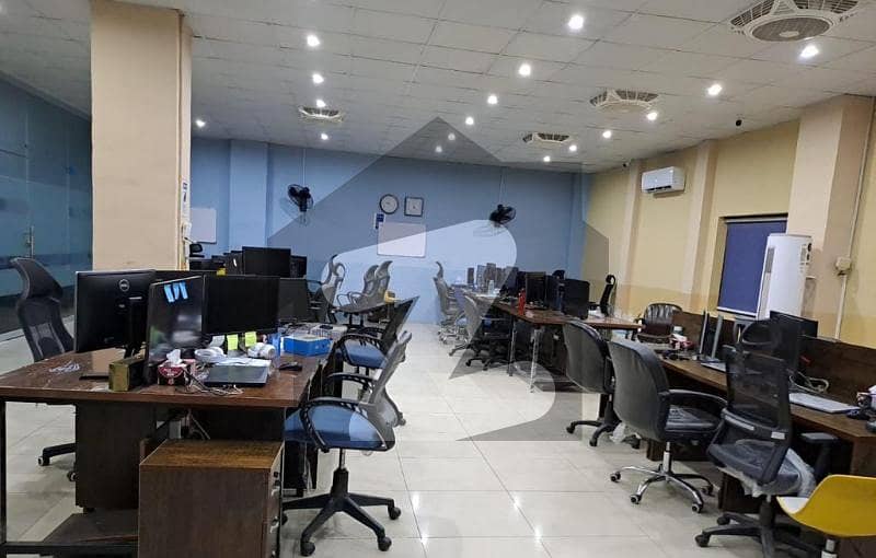 گلبرگ لاہور میں 13 مرلہ دفتر 3.0 لاکھ میں کرایہ پر دستیاب ہے۔