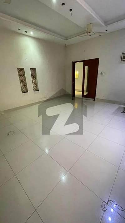گلبرگ لاہور میں 6 کمروں کا 1 کنال مکان 12.5 کروڑ میں برائے فروخت۔