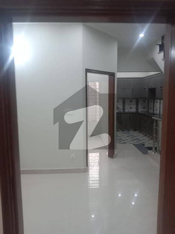 3 marla upper portion for rent in good location with gas indpendet portion