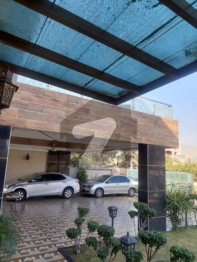 11 Marla Best Location Used House Available For Sale In Iqbal Avenue - Phase 1 (Gas Available)