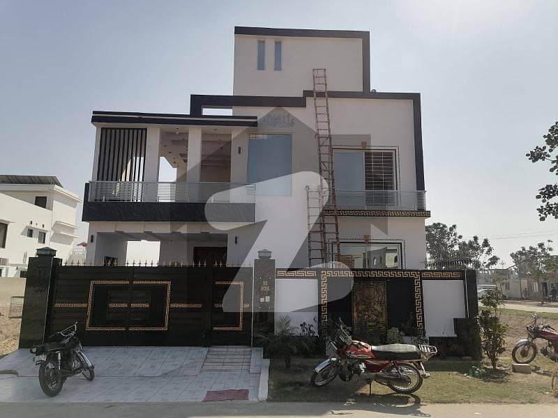 10 Marla Beautiful Constructed House For Sale ParkView City Lahore Park