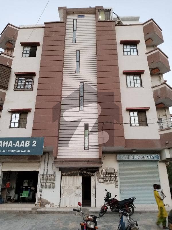 Saadi town block 5 leased RCC new apartment
4th floor 
New apartment 700 sqft
Ke meter and ssgc meter installed
Line water comes after every 2 days
2 bed attached bath kitchen dining loundry area
Final 38 lac
Sublease he