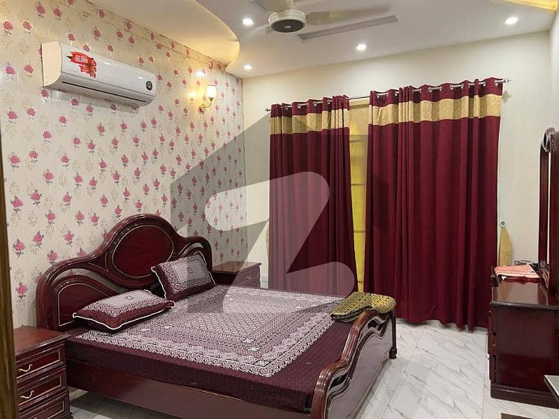 بحریہ ٹاؤن لاہور میں 5 کمروں کا 10 مرلہ مکان 3.7 کروڑ میں برائے فروخت۔