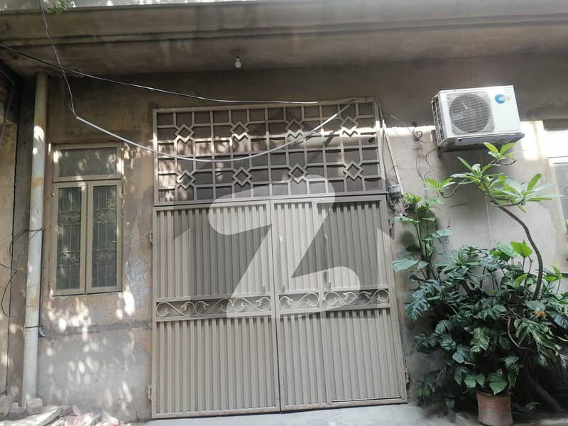 Perfect 900 Square Feet House In Shalimar Link Road For Sale