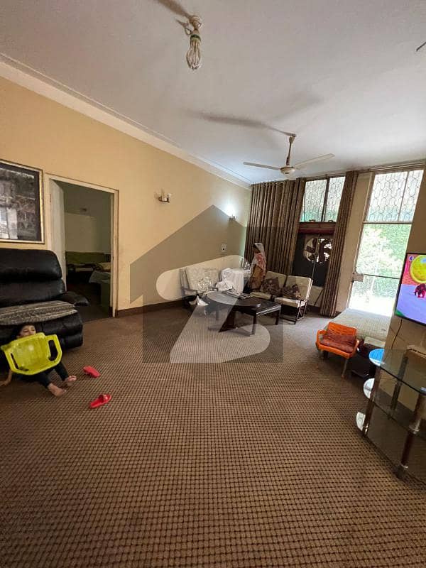 گارڈن ٹاؤن - طارق بلاک گارڈن ٹاؤن,لاہور میں 5 کمروں کا 1 کنال مکان 8.5 کروڑ میں برائے فروخت۔