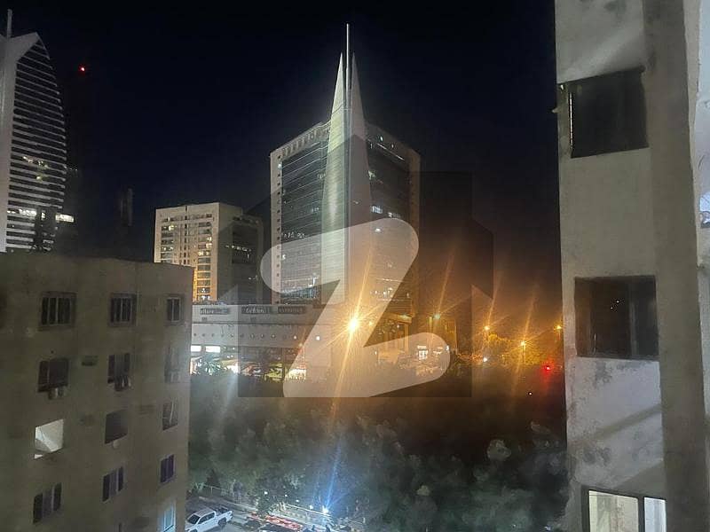 کلفٹن ۔ بلاک 4 کلفٹن,کراچی میں 3 کمروں کا 7 مرلہ فلیٹ 2.5 کروڑ میں برائے فروخت۔