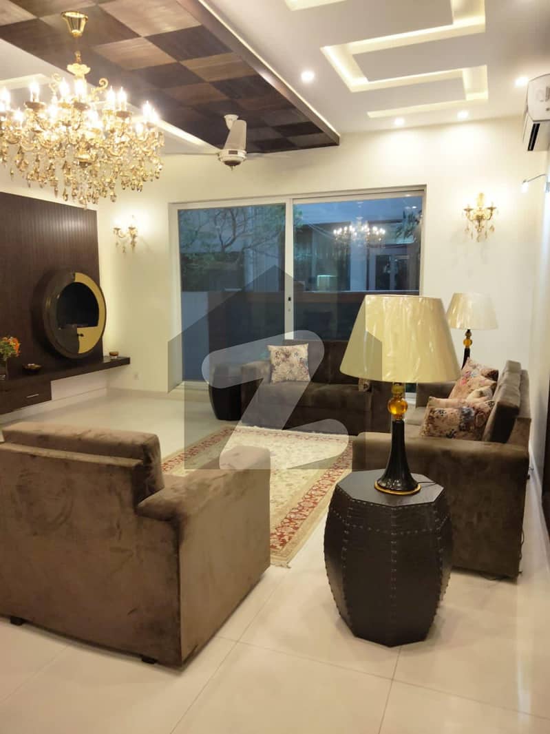ڈی ایچ اے فیز 3 ڈیفنس (ڈی ایچ اے),لاہور میں 5 کمروں کا 1 کنال مکان 3.7 لاکھ میں کرایہ پر دستیاب ہے۔