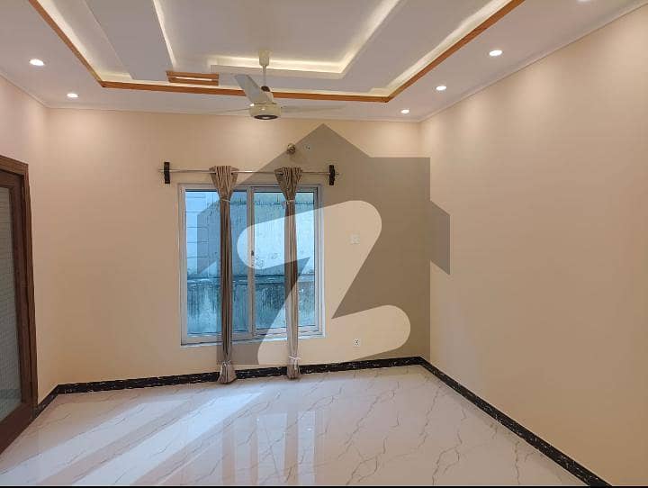 ایف ۔ 8 اسلام آباد میں 8 کمروں کا 1 کنال مکان 23.0 لاکھ میں کرایہ پر دستیاب ہے۔