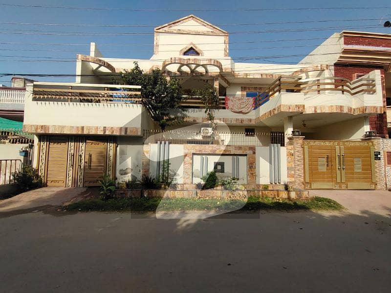 گلشنِ اقبال رحیم یار خان میں 6 کمروں کا 12 مرلہ مکان 2.5 کروڑ میں برائے فروخت۔