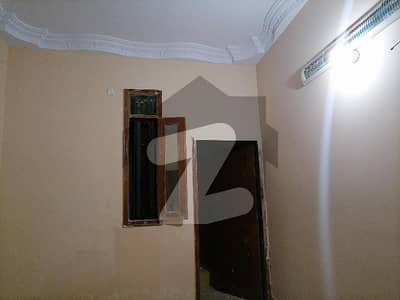 Investors Should sale This House Located Ideally In Gulshan-e-Iqbal Town