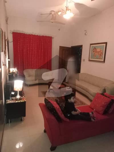 ماڈل ٹاؤن لاہور میں 3 کمروں کا 18 مرلہ مکان 6.5 کروڑ میں برائے فروخت۔