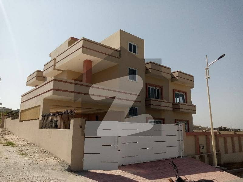 1 Kanal Brand new house for Rent