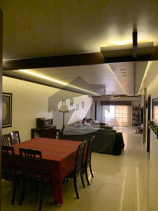 Ideal Prime Location 2400 Square Feet Flat Available In Tipu Sultan