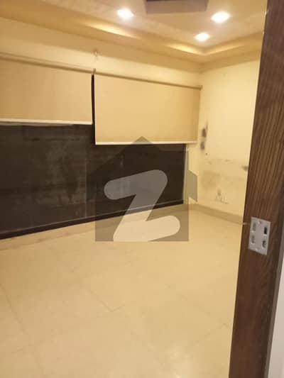 Stunning Prime Location 800 Square Feet Office In Bahadurabad Available