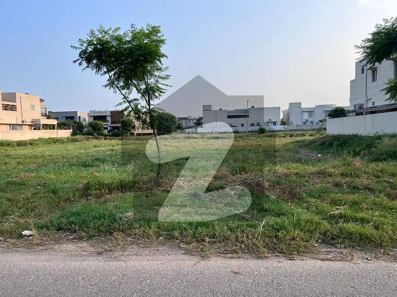 *Super Hot Location 1 Kanal Pair Residential Plot For Sale . Plot No 307 Located In Dha Phase 7 Block " Y "