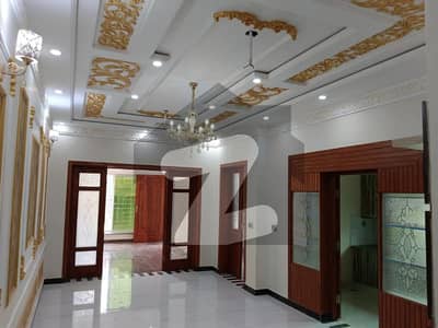 نشیمنِ اقبال فیز 1 نشیمنِ اقبال,لاہور میں 5 کمروں کا 10 مرلہ مکان 3.5 کروڑ میں برائے فروخت۔