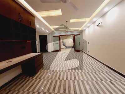 این ایف سی 1 - بلاک سی (این ای) این ایف سی 1,لاہور میں 6 کمروں کا 1 کنال مکان 2.5 لاکھ میں کرایہ پر دستیاب ہے۔