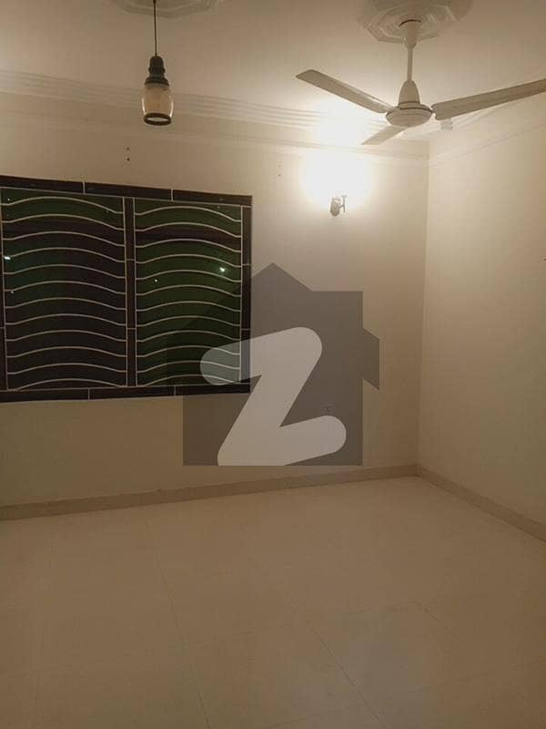 کلفٹن ۔ بلاک 5 کلفٹن,کراچی میں 3 کمروں کا 10 مرلہ بالائی پورشن 1.3 لاکھ میں کرایہ پر دستیاب ہے۔