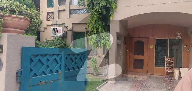 ایڈن ایوینیو ایڈن,لاہور میں 4 کمروں کا 10 مرلہ مکان 3.0 کروڑ میں برائے فروخت۔